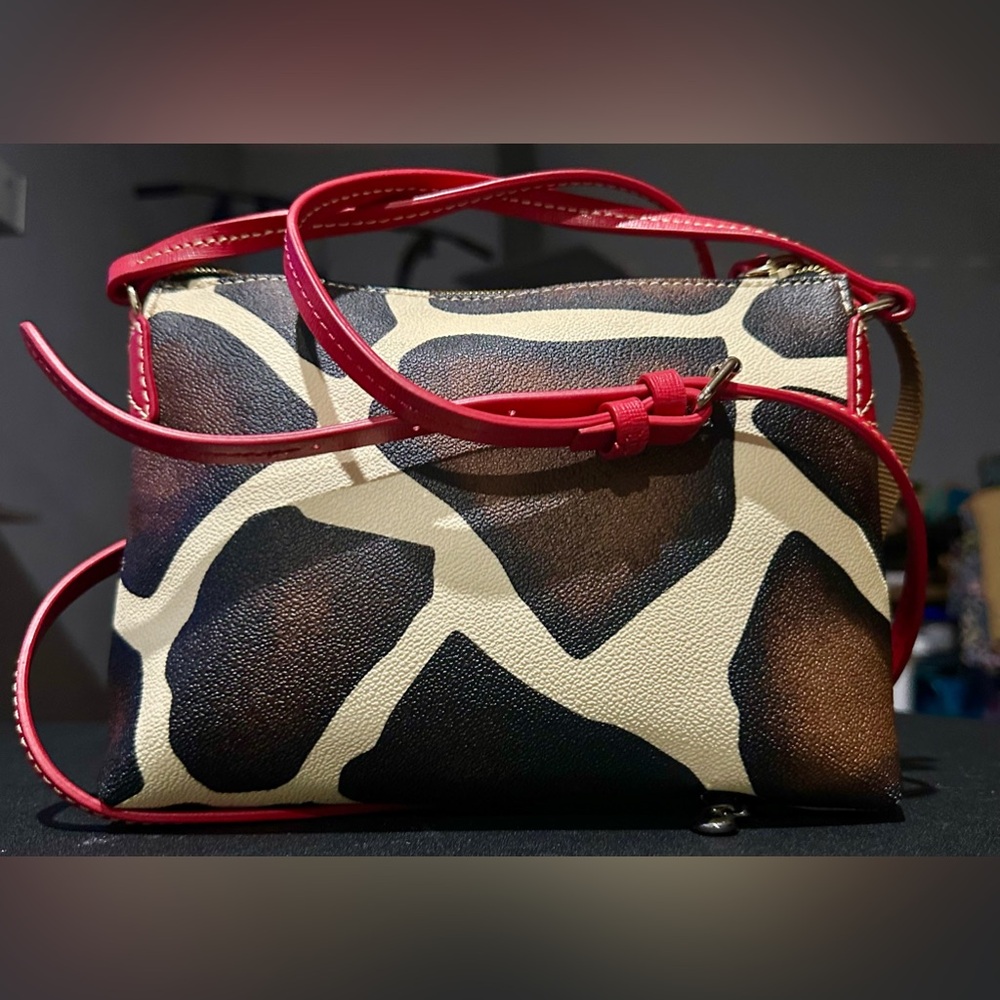 Dooney & Bourke Crossbody Giraffe print with Red Leather trim NWOT W/FRE… - Picture 4 of 13